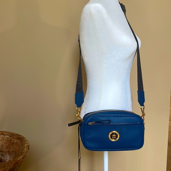 VERSACE NWT LA MEDUSA CALFSKIN BLUE LEATHER CROSSBODY OR BELT BAG MADE IN ITALY - Picture 12 of 16